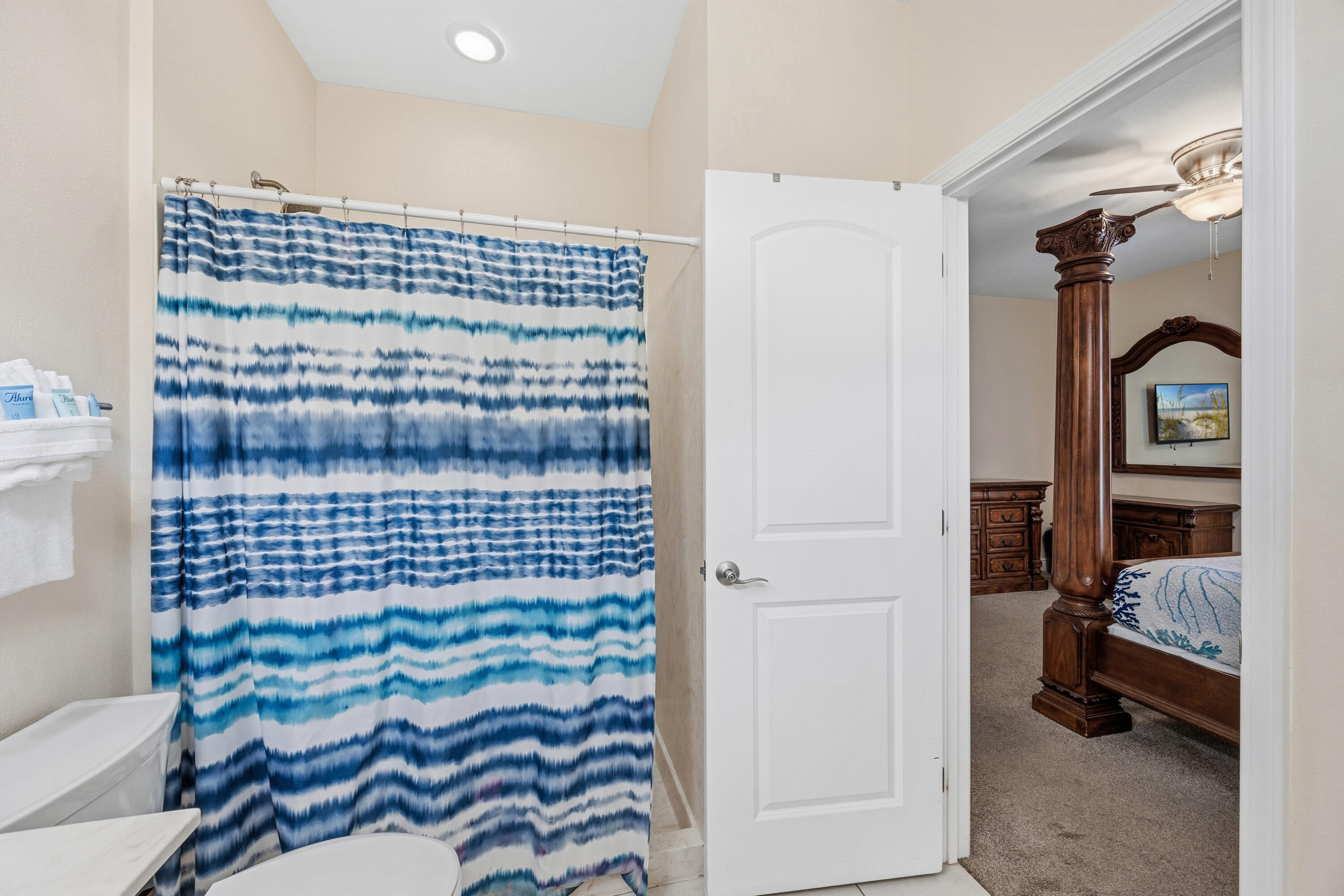 94 Dolphin Street Destin, FL 32541 - Photo 32 of 55 Ensuite Bathroom 3