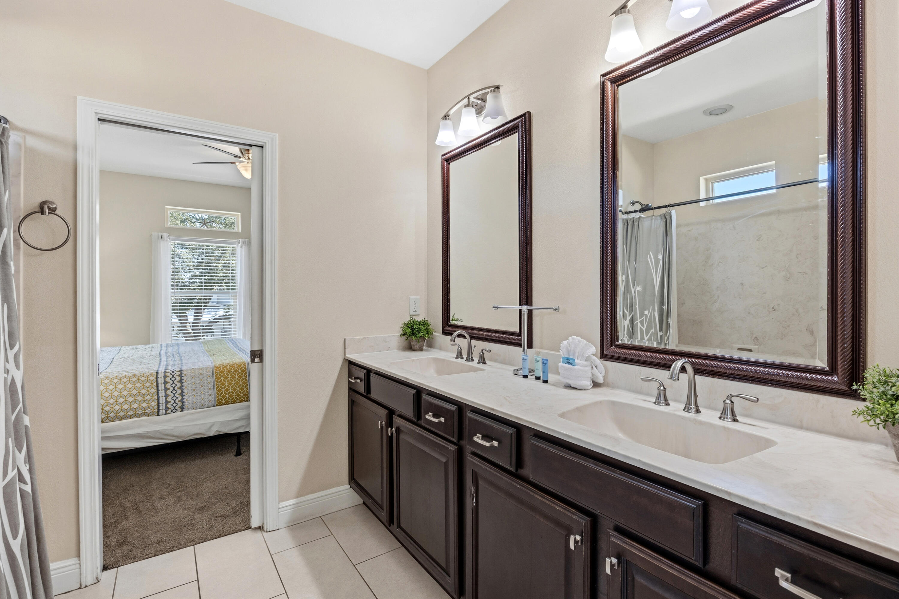 94 Dolphin Street Destin, FL 32541 - Photo 36 of 55 Jack & Jill Bathroom