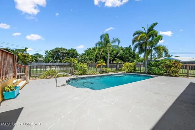a view of outdoor space yard swimming pool and patio