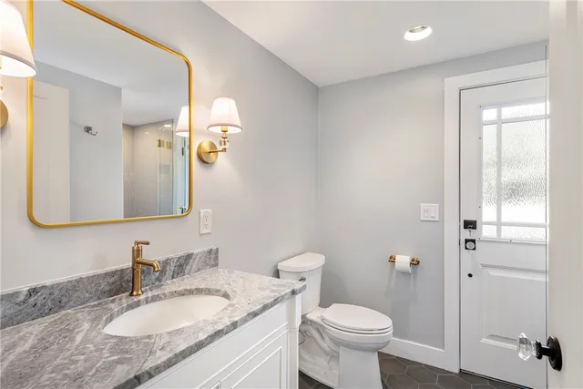 $1,745,000 | 32 Arrowhead Drive, Tiverton, RI 02878