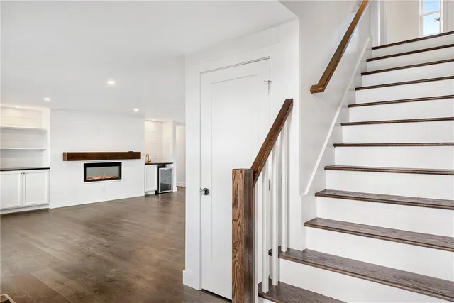 $1,745,000 | 32 Arrowhead Drive, Tiverton, RI 02878