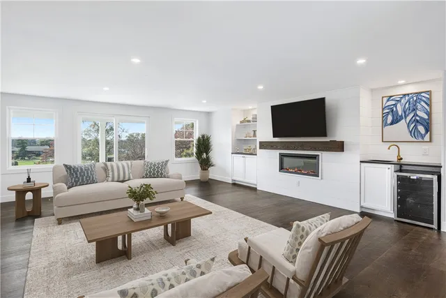 $1,745,000 | 32 Arrowhead Drive, Tiverton, RI 02878