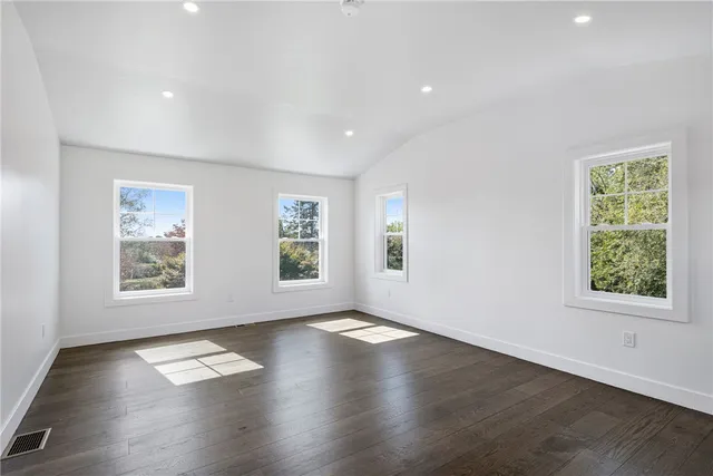 $1,745,000 | 32 Arrowhead Drive, Tiverton, RI 02878