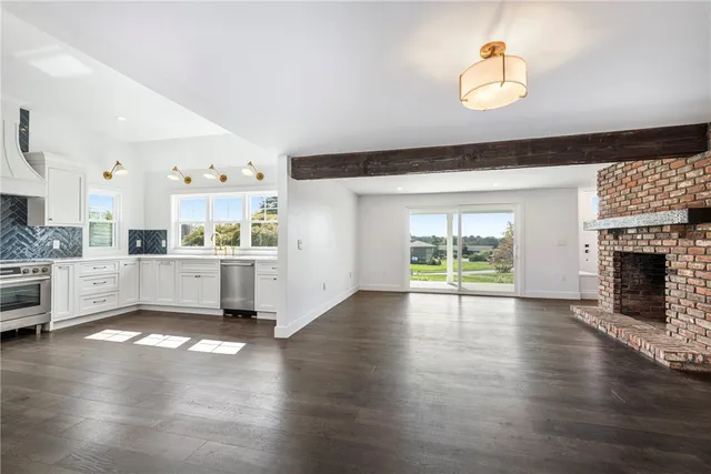 $1,745,000 | 32 Arrowhead Drive, Tiverton, RI 02878