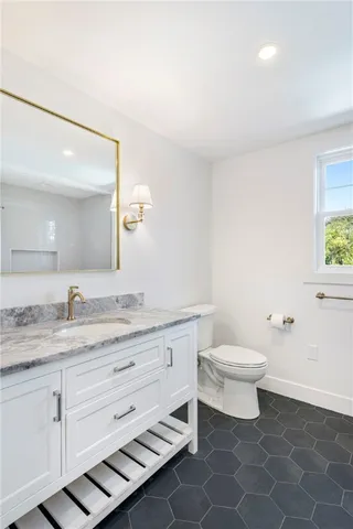 $1,745,000 | 32 Arrowhead Drive, Tiverton, RI 02878