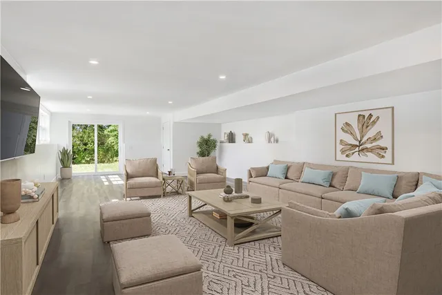 $1,745,000 | 32 Arrowhead Drive, Tiverton, RI 02878