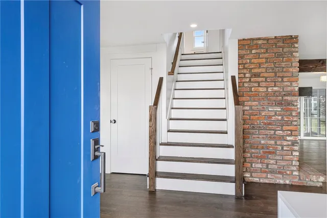 $1,745,000 | 32 Arrowhead Drive, Tiverton, RI 02878