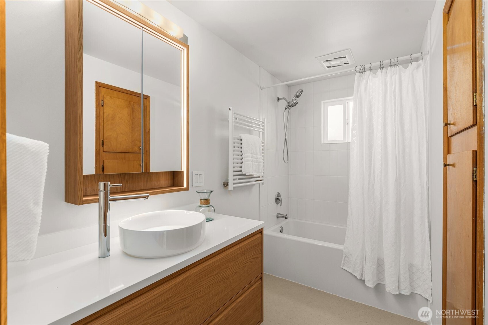 2103 Southwest 110th Street Seattle, WA 98146 - Photo 18 of 35 Gallery Image 18