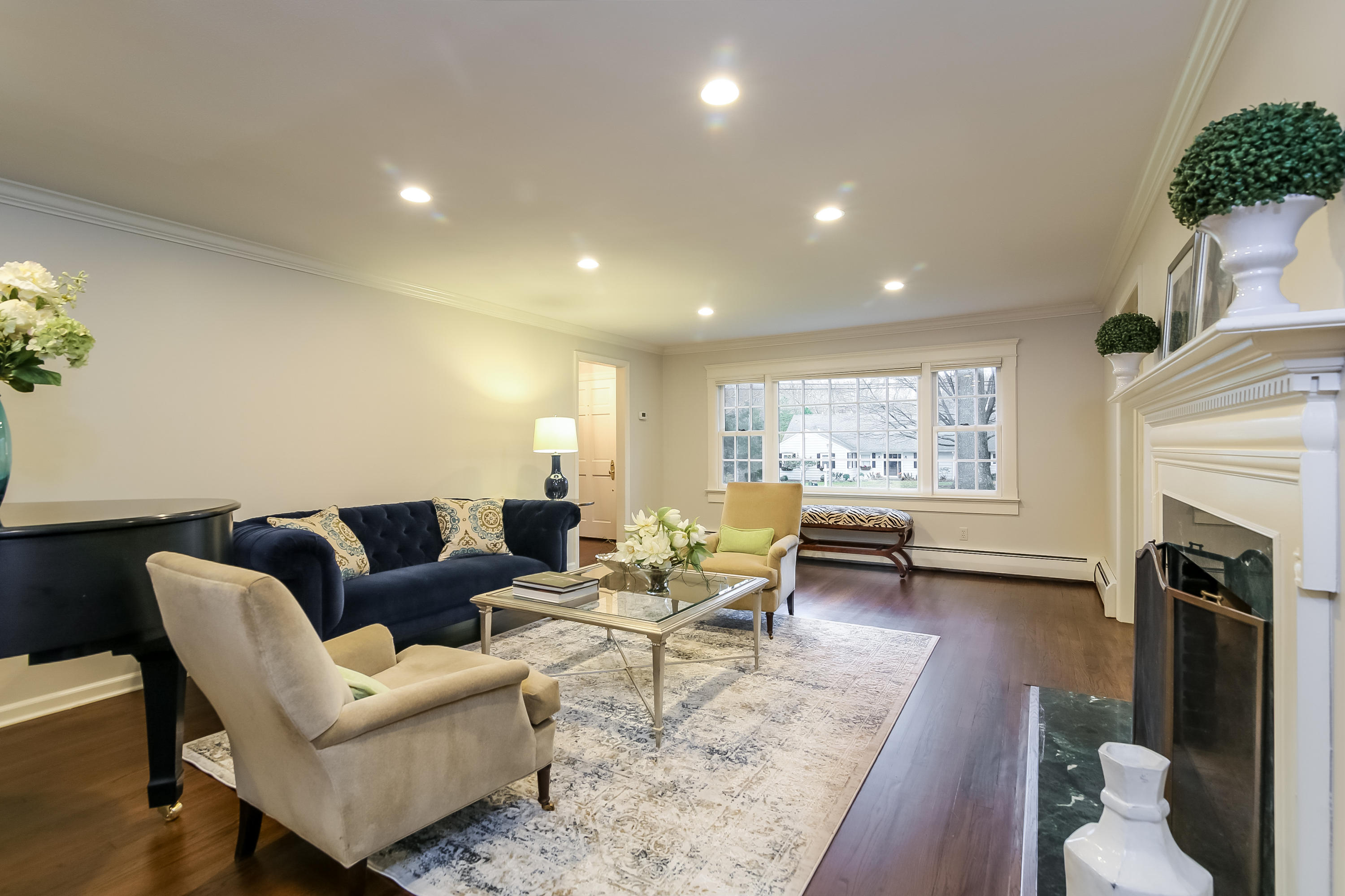 65 Lake Wind Road New Canaan, CT 06840 - Photo 4 of 30 011-Living_Room-5061051-large