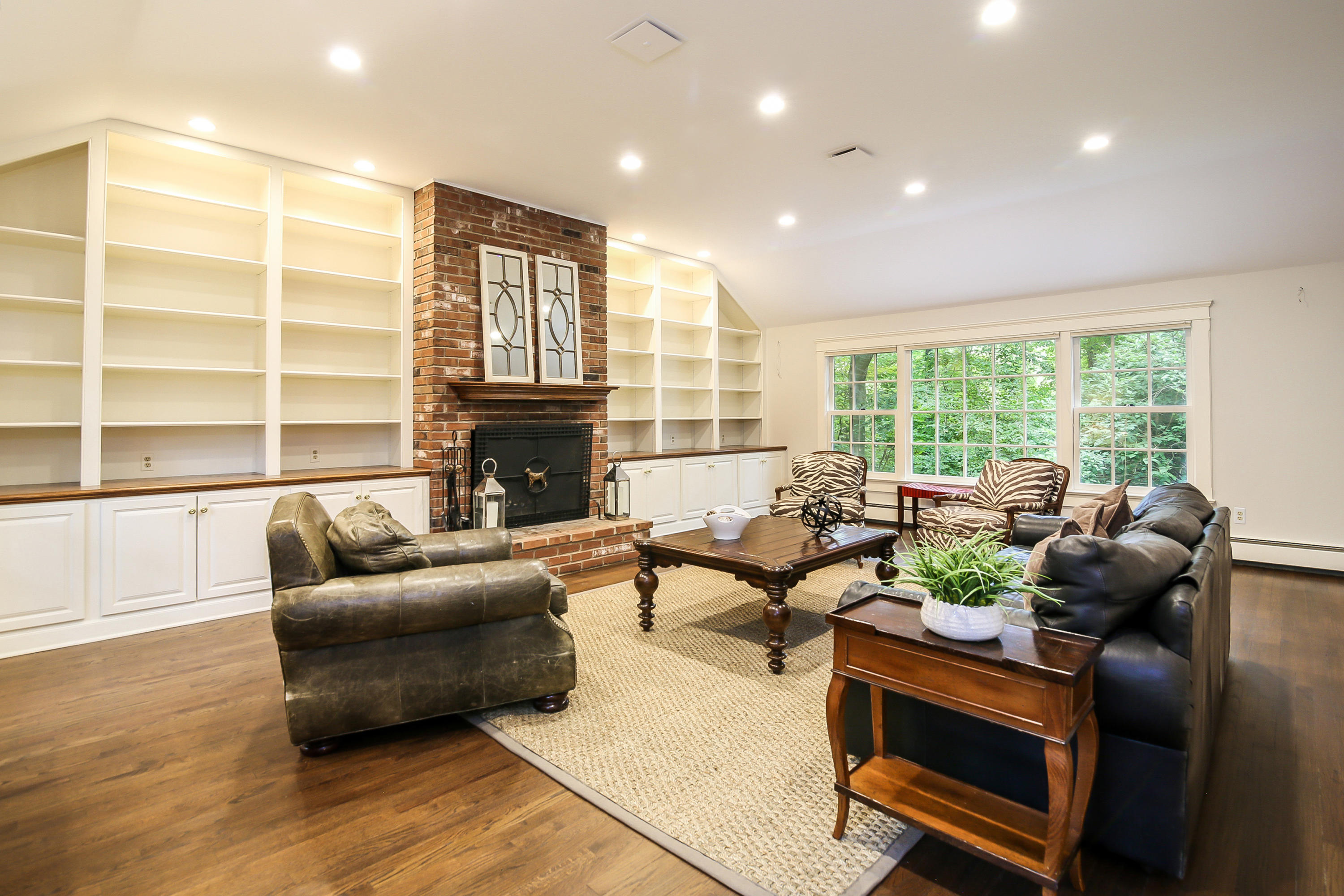 65 Lake Wind Road New Canaan, CT 06840 - Photo 8 of 30 017-Family_Room-4712505-large