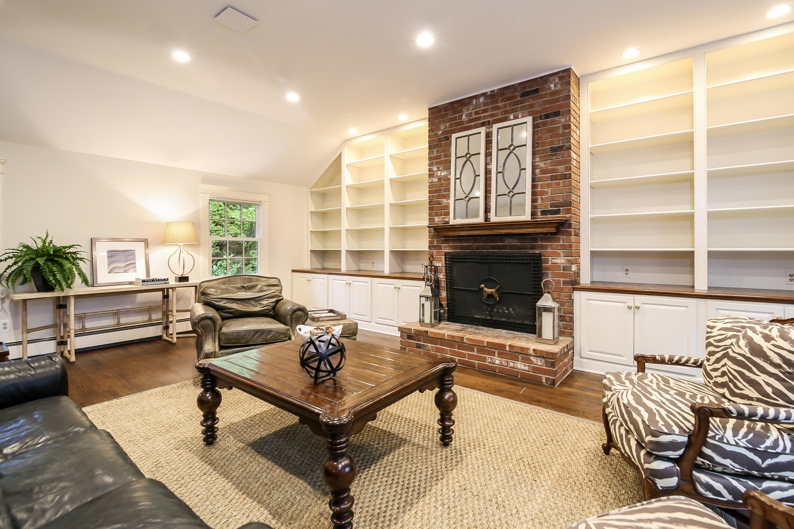 65 Lake Wind Road New Canaan, CT 06840 - Photo 9 of 30 019-Family_Room-4712499-large