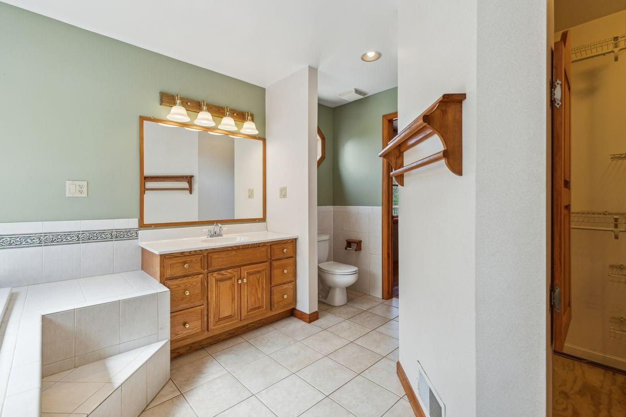 6121 Springdale Road Cincinnati, OH 45247 - Photo 14 of 36