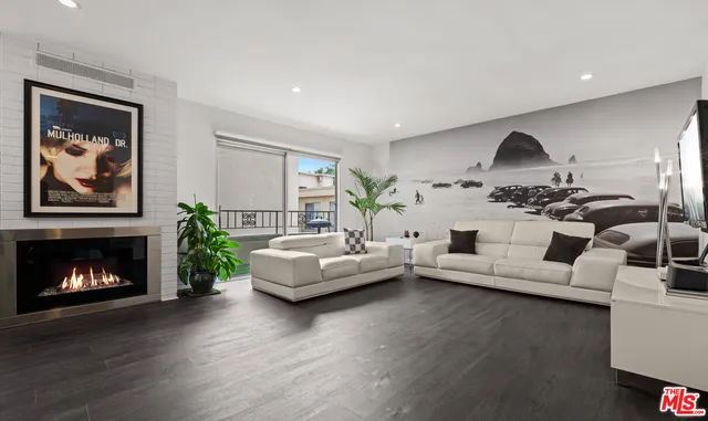 $619,000 | 1221 North Kings Road, Unit 207, West Hollywood, CA 90069