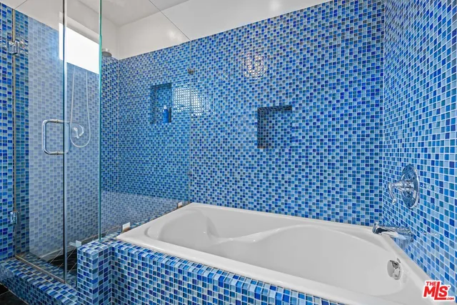 $619,000 | 1221 North Kings Road, Unit 207, West Hollywood, CA 90069