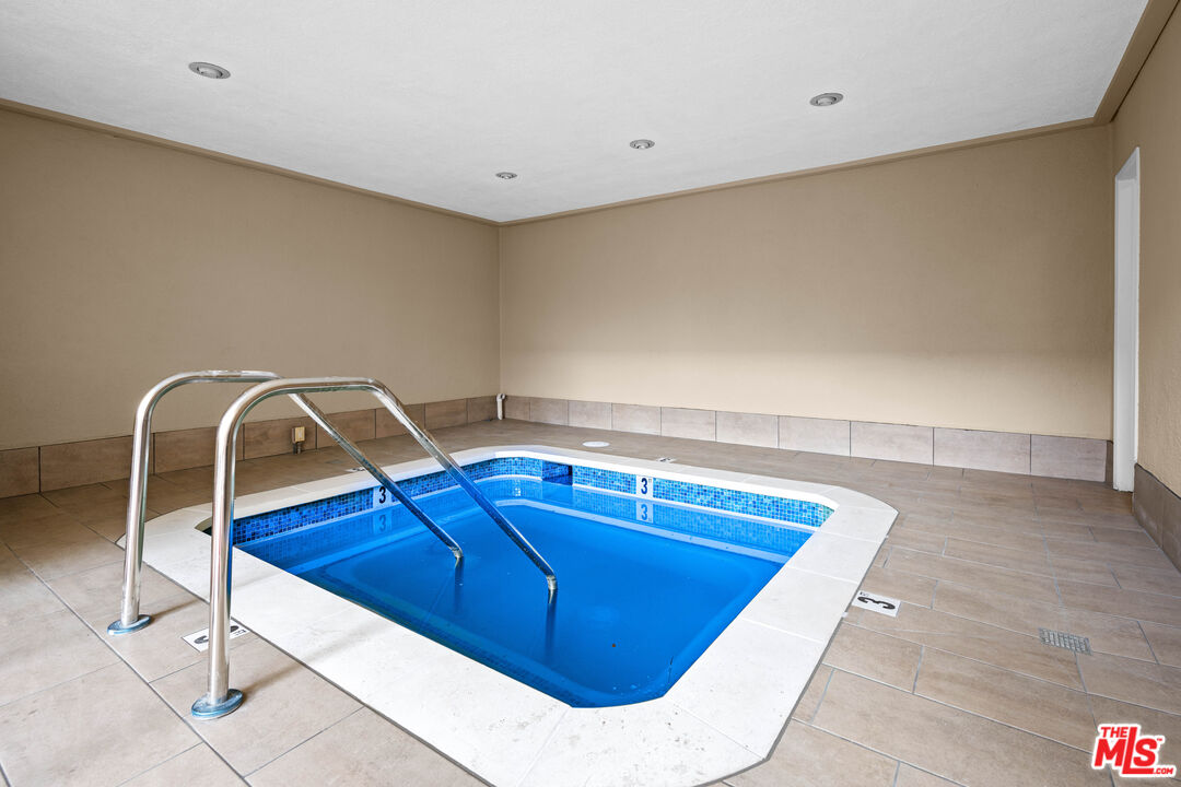 1221 North Kings Road, Unit 207 West Hollywood, CA 90069 - Photo 10 of 12