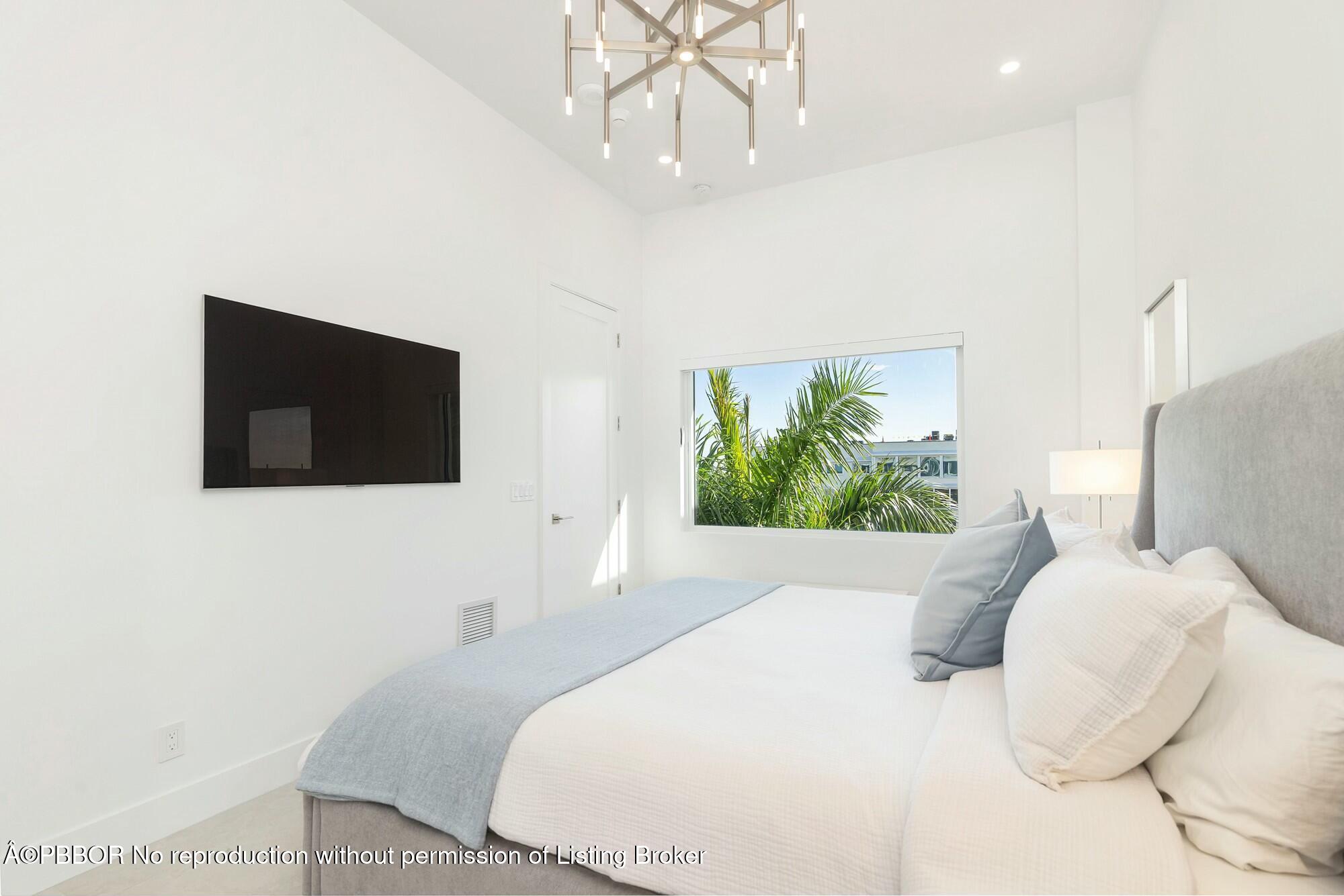 44 Cocoanut Row, Unit 606A Palm Beach, FL 33480 - Photo 13 of 25 Primary Suite