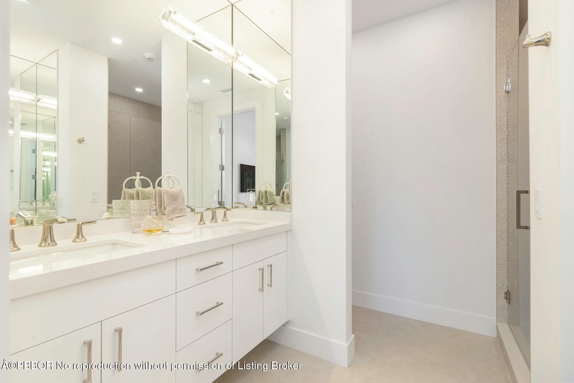 44 Cocoanut Row, Unit 606A Palm Beach, FL 33480 - Photo 14 of 25 Primary Bath