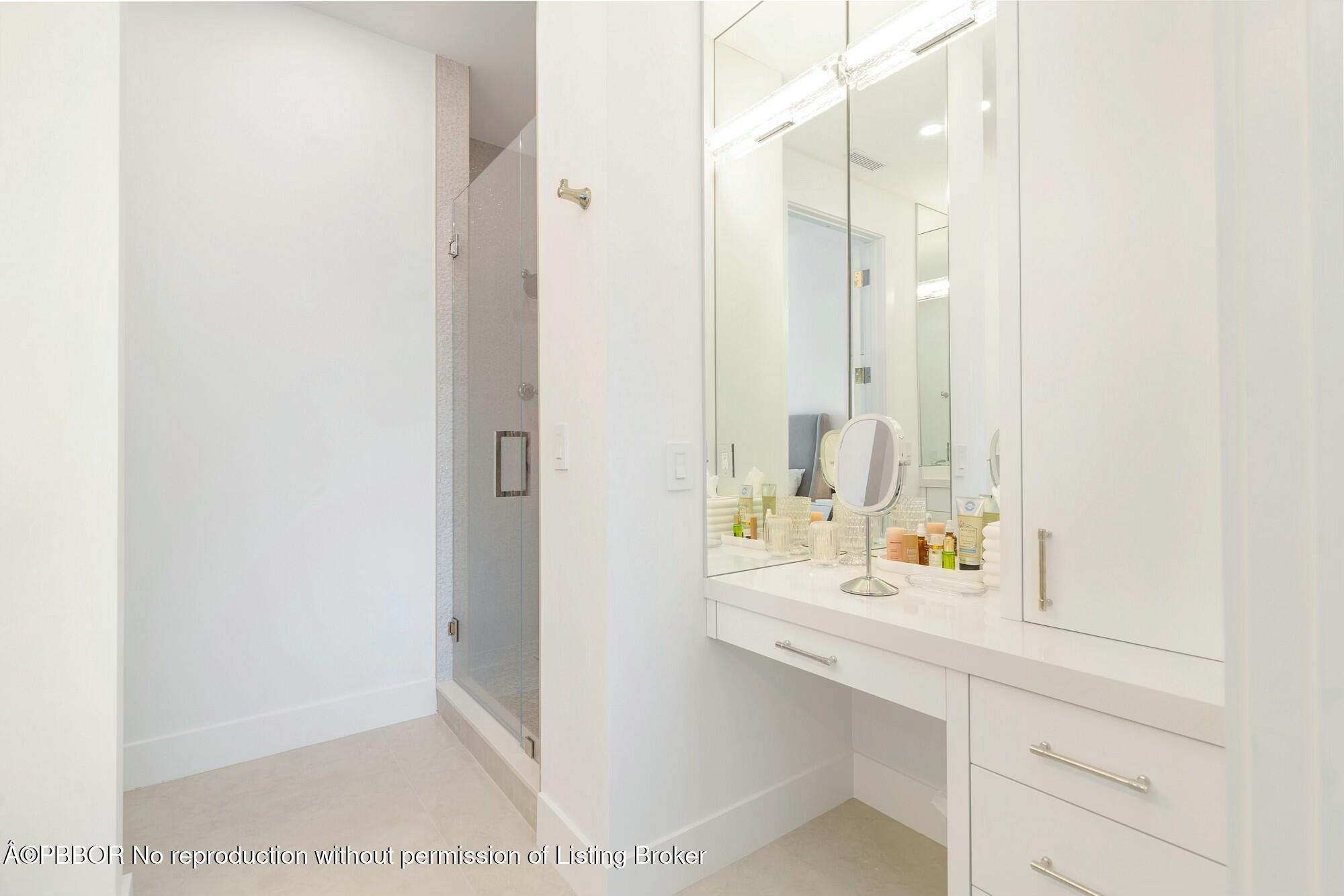 44 Cocoanut Row, Unit 606A Palm Beach, FL 33480 - Photo 15 of 25 Primary Bath