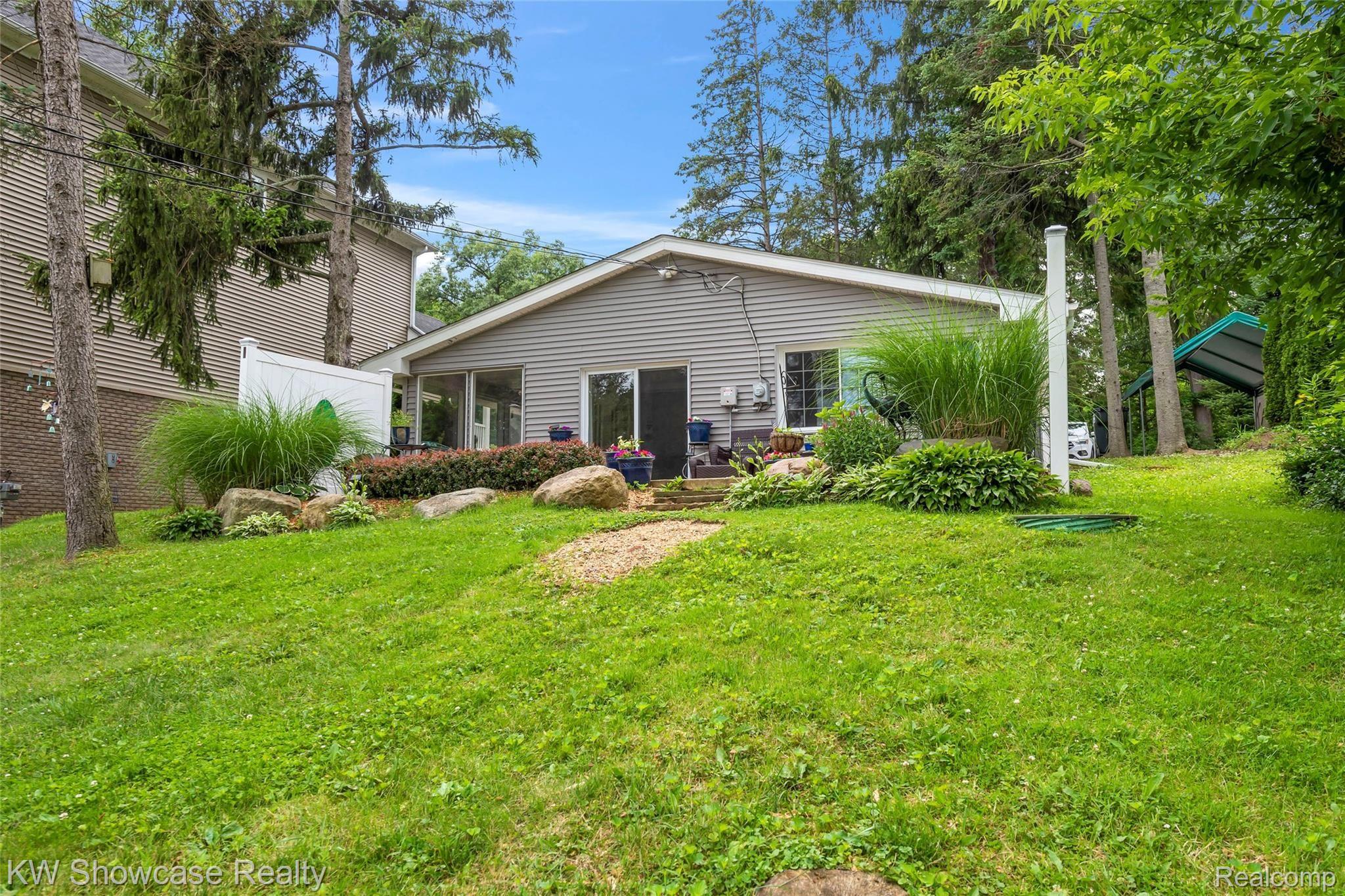 5710 Bullard Road Fenton, MI 48430 - Photo 6 of 31 DSC_5541.jpg