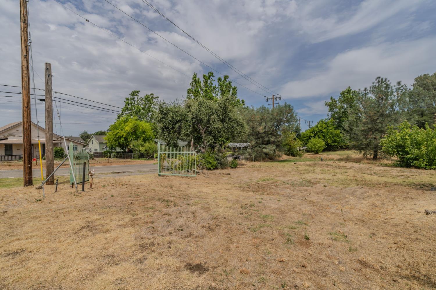 11900 Sutter Hill Road Sutter Creek, CA 95685 - Photo 39 of 55 a view of a road with a yard