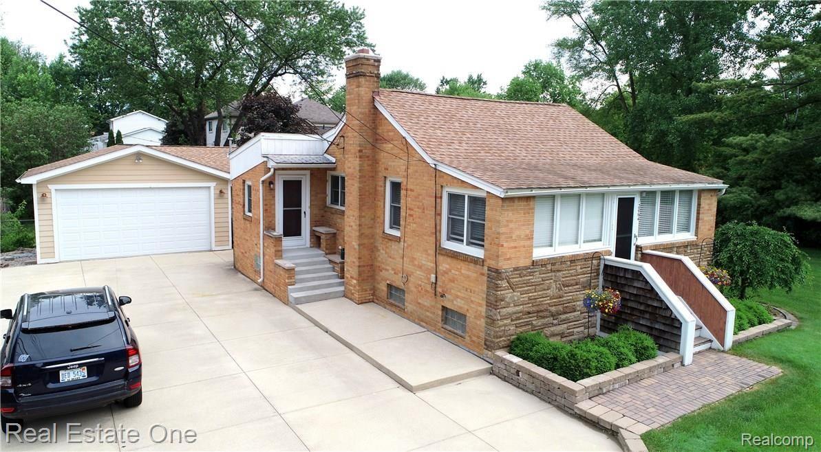 2064 Grace Avenue Rochester, MI 48309 - Photo 4 of 20 4.JPG