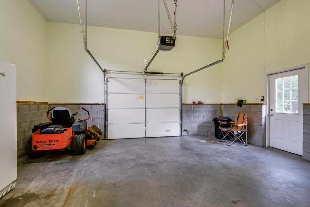 1427 St Paul Road Charlotte, TN 37036 - Photo 25 of 27 a view of a garage