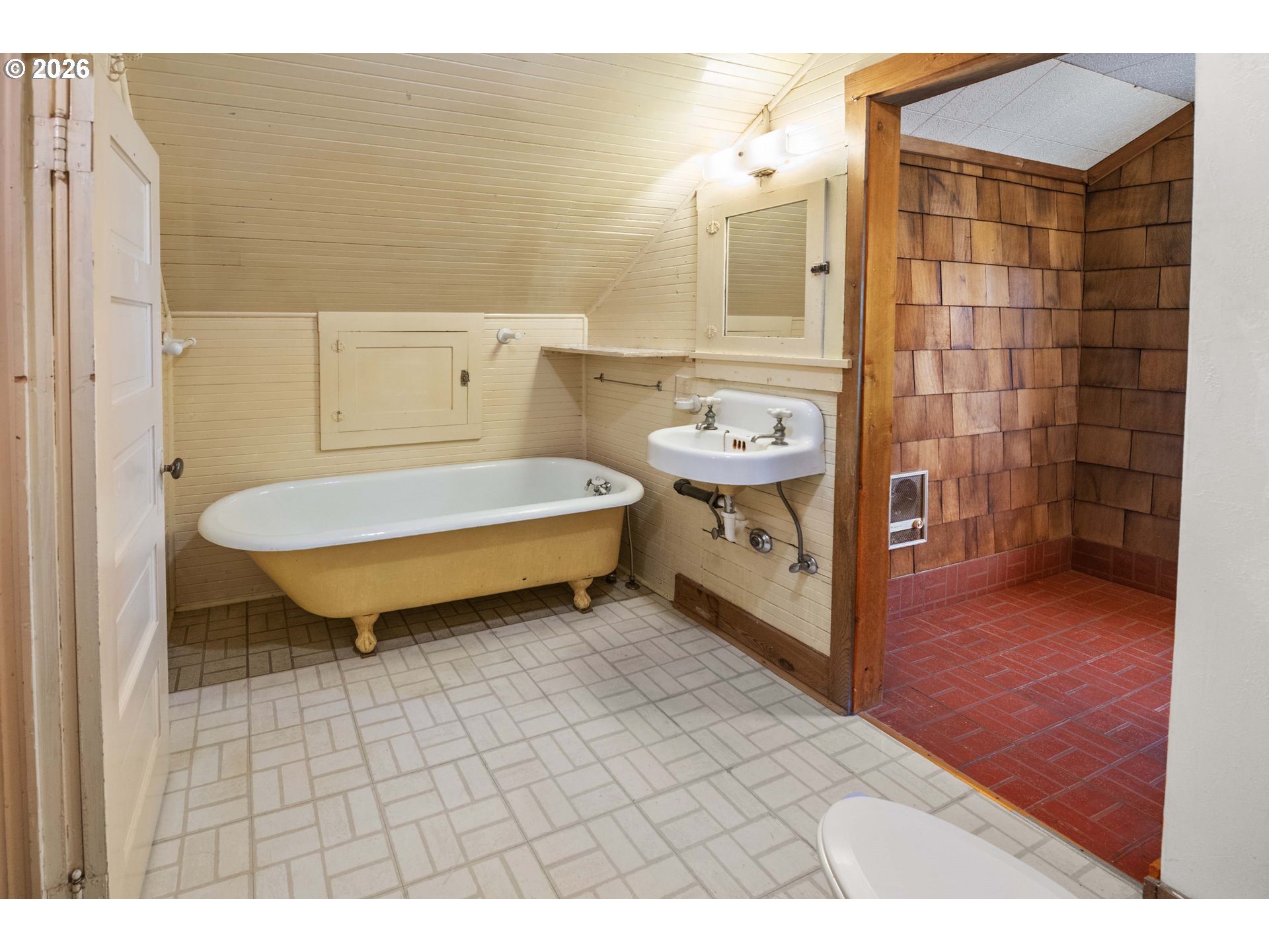671 Florence Avenue Astoria, OR 97103 - Photo 22 of 48 Unit #2