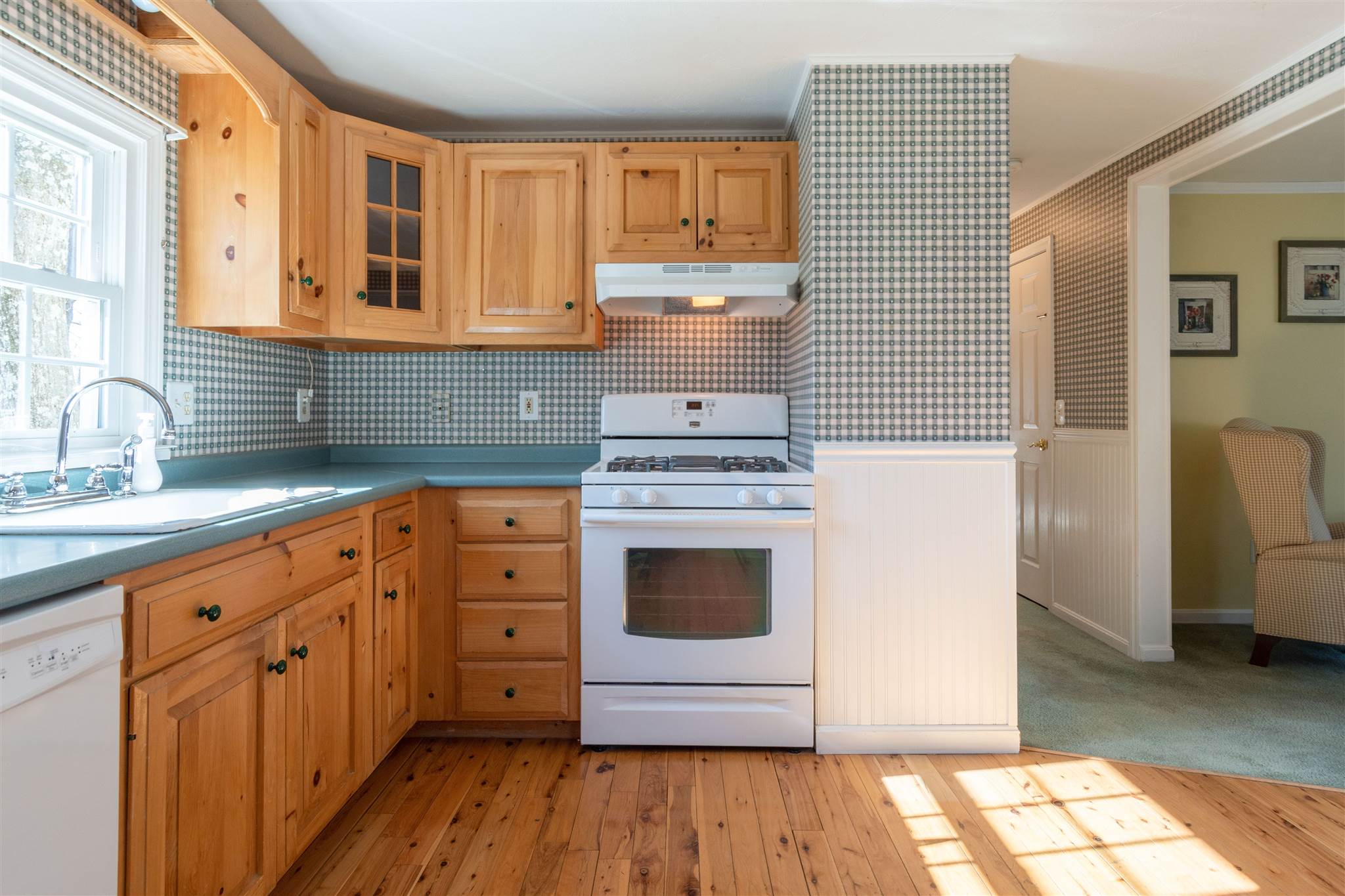 45 Conant Road Nashua, NH 03062 - Photo 4 of 26