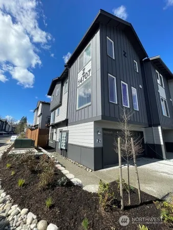 $3,695 | 14707 87th Avenue Southeast, Unit Z1, Snohomish, WA 98296