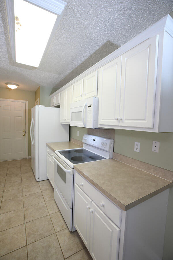 1317 Lantern Road Summerville, SC 29486 - Photo 8 of 23 VFP_5635