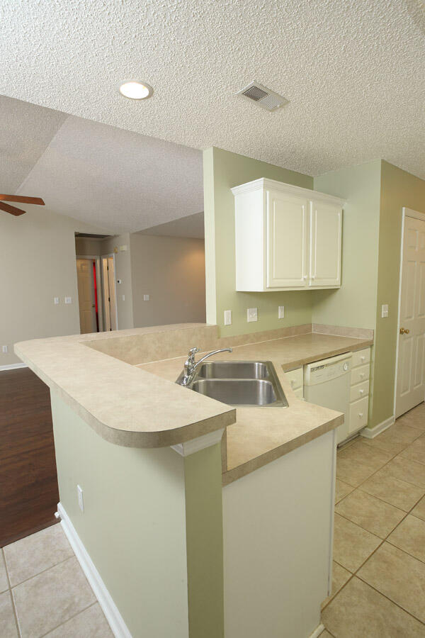 1317 Lantern Road Summerville, SC 29486 - Photo 9 of 23 VFP_5638