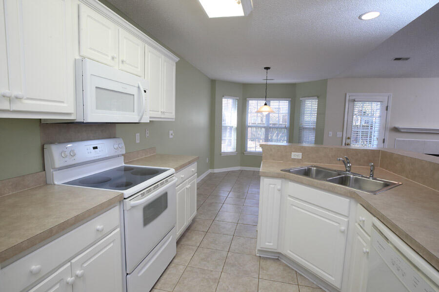 1317 Lantern Road Summerville, SC 29486 - Photo 10 of 23 VFP_5641