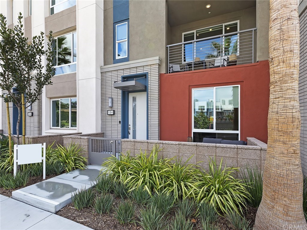 134 Citysquare Irvine, CA 92614 - Photo 2 of 38