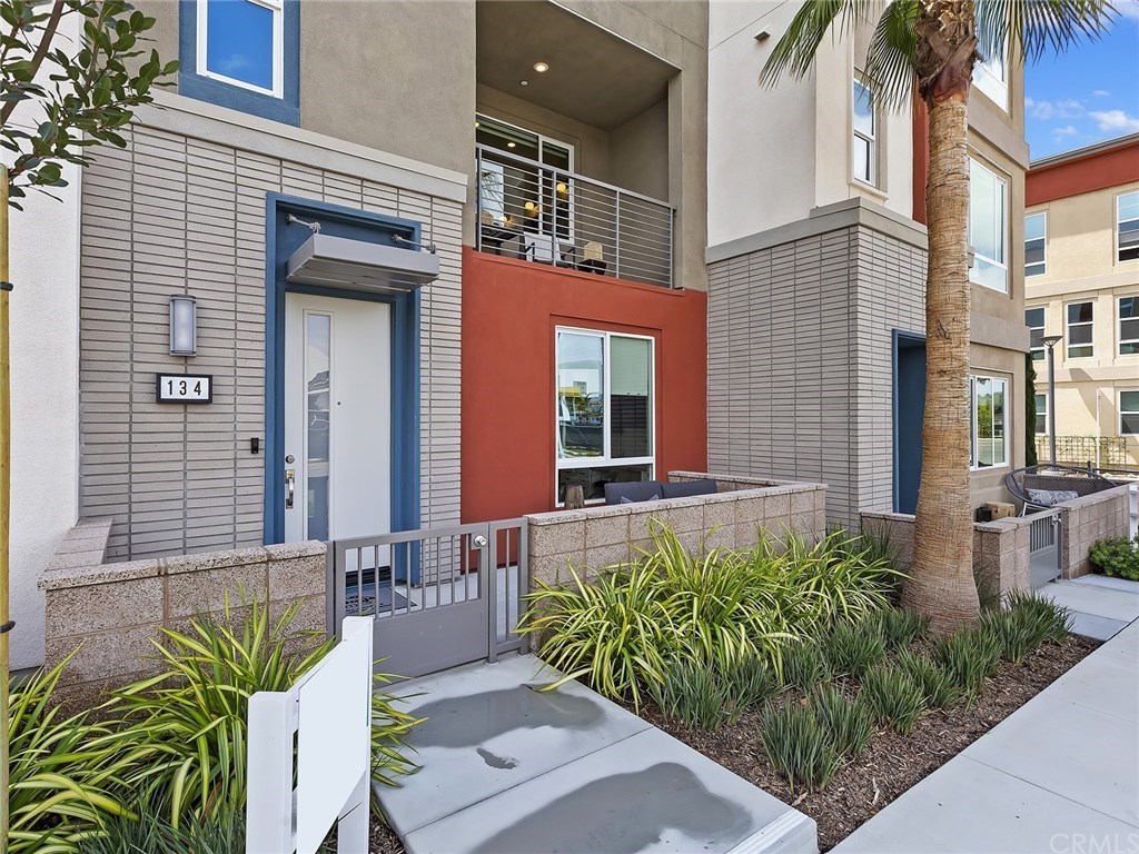 134 Citysquare Irvine, CA 92614 - Photo 3 of 38