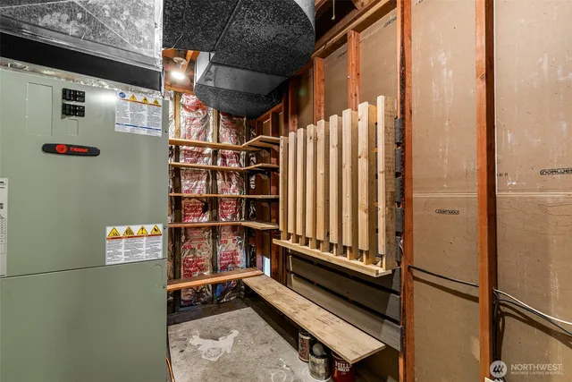 a view of entryway and workspace