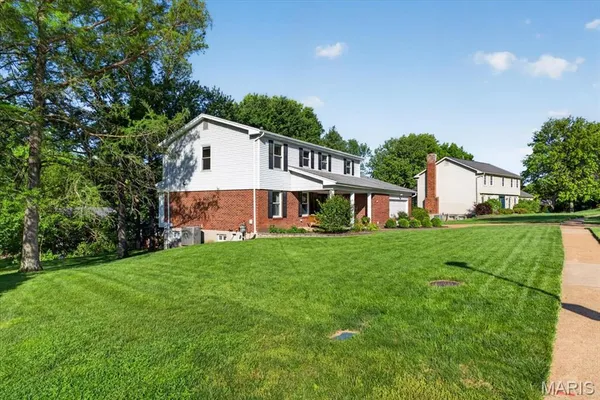 $799,000 | 933 Baintree Lane, Ballwin, MO 63011