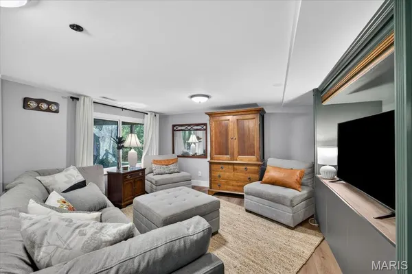 $799,000 | 933 Baintree Lane, Ballwin, MO 63011