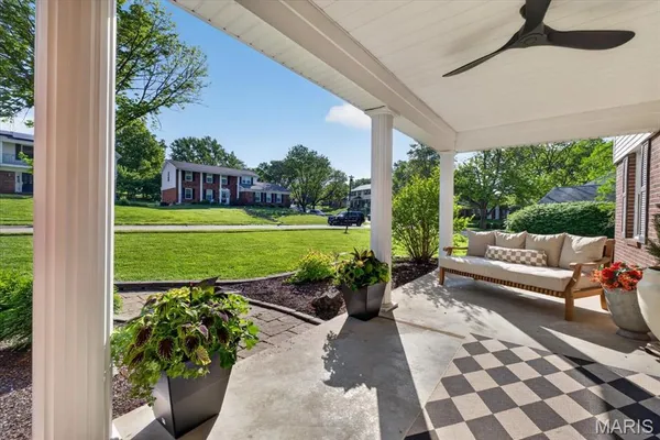 $799,000 | 933 Baintree Lane, Ballwin, MO 63011