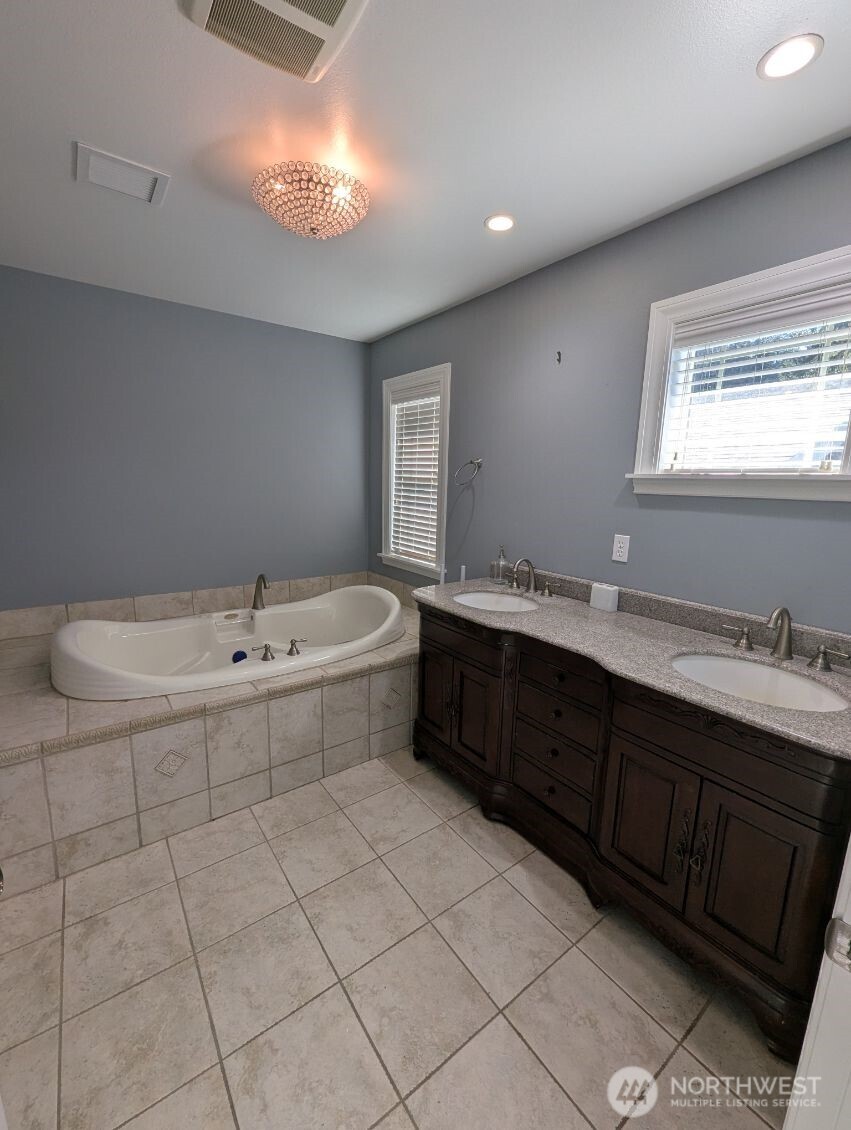 2300 Northeast Solar View Court Poulsbo, WA 98370 - Photo 30 of 37