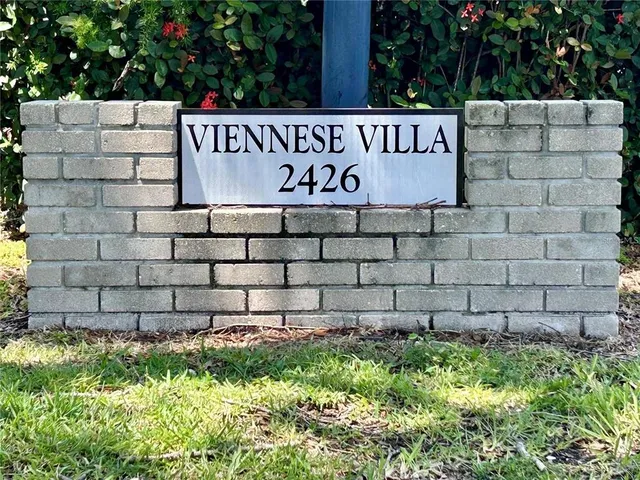 a sign of golf club on a brick wall