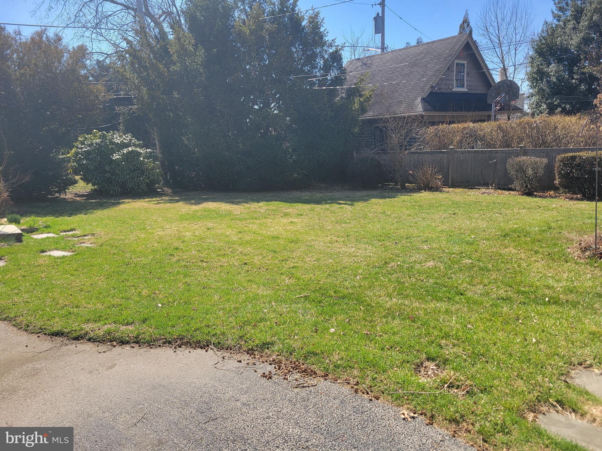 11 Tenby Road Havertown, PA 19083 - Photo 3 of 6 Large Yard