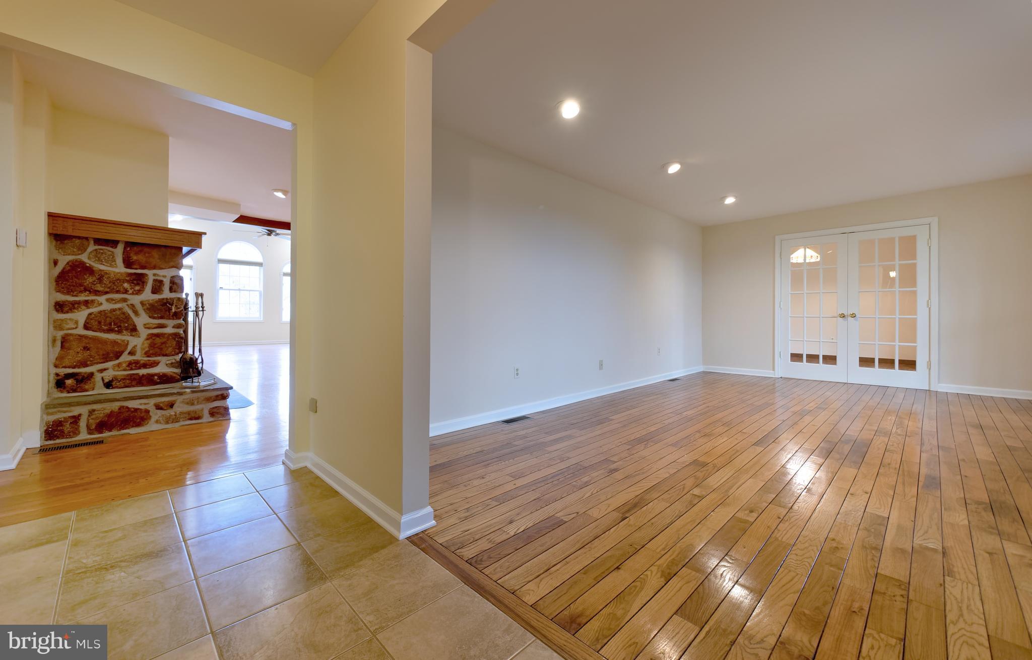 7724 Locust Valley Road Coopersburg, PA 18036 - Photo 18 of 43 Living room