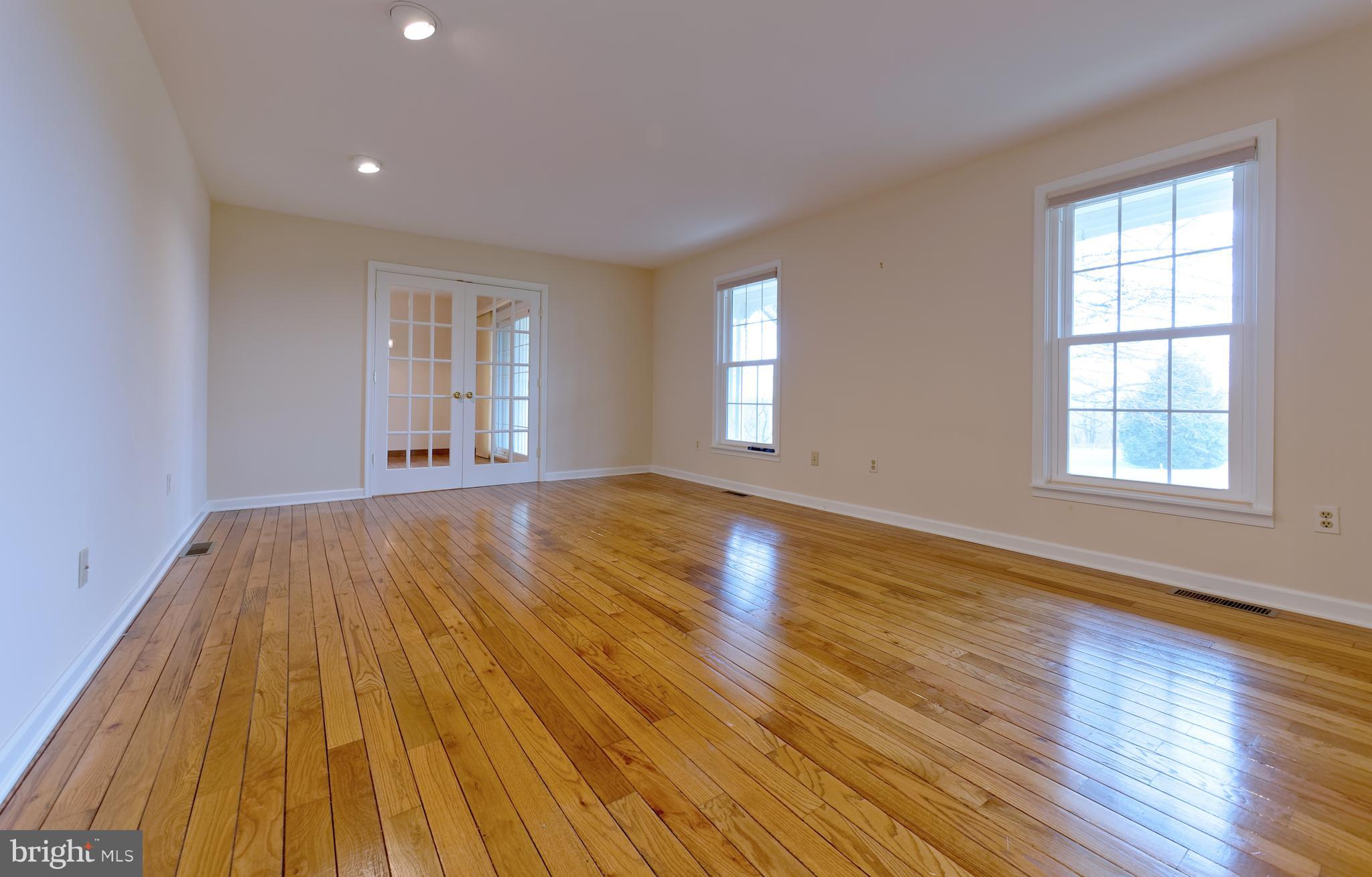 7724 Locust Valley Road Coopersburg, PA 18036 - Photo 19 of 43 Living room