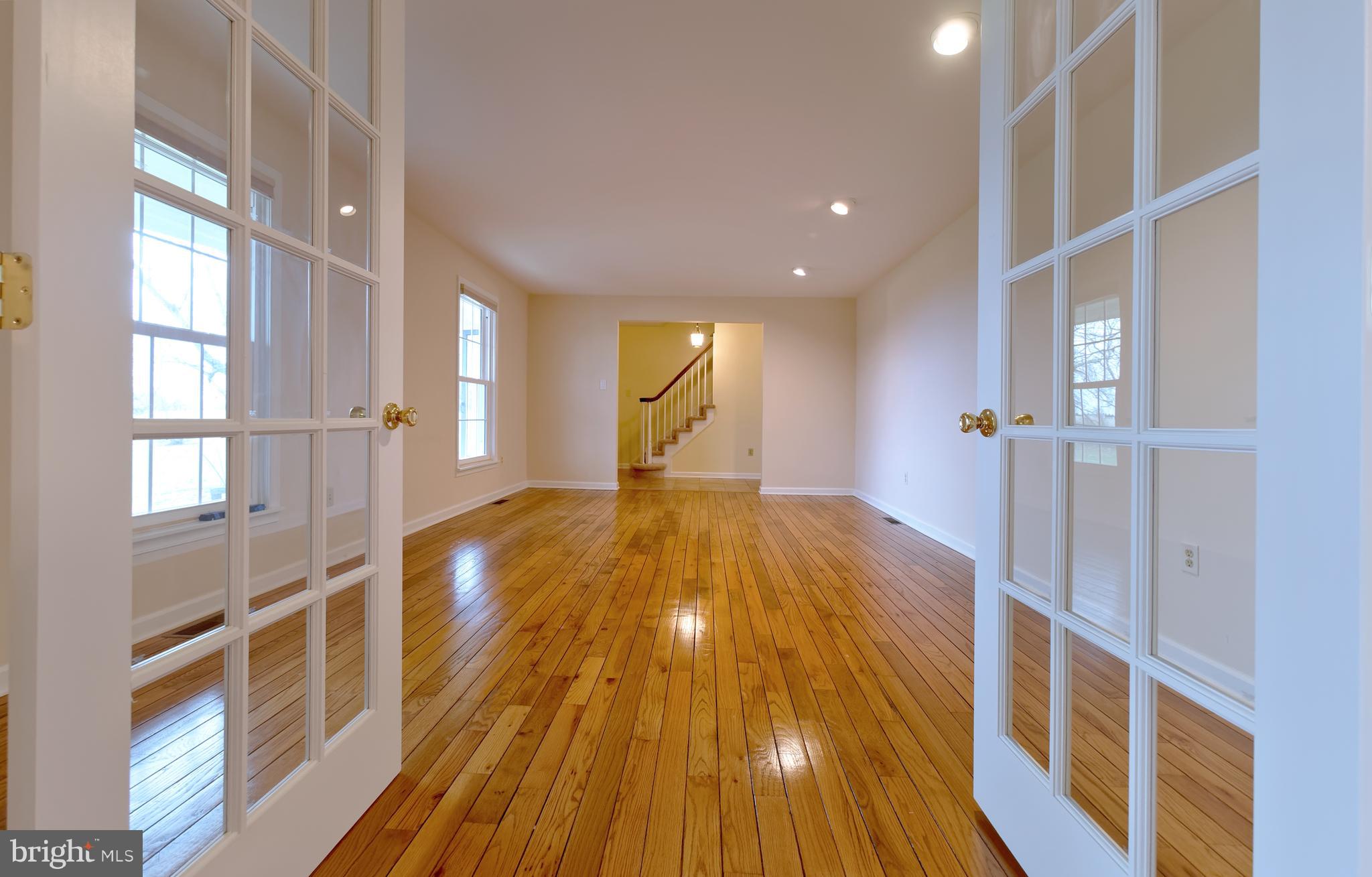7724 Locust Valley Road Coopersburg, PA 18036 - Photo 20 of 43 Living room