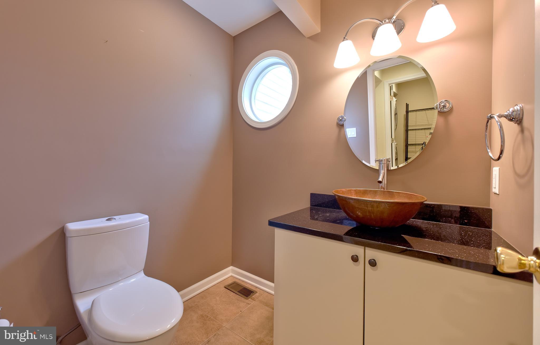 7724 Locust Valley Road Coopersburg, PA 18036 - Photo 24 of 43 Powder room - 1st floor