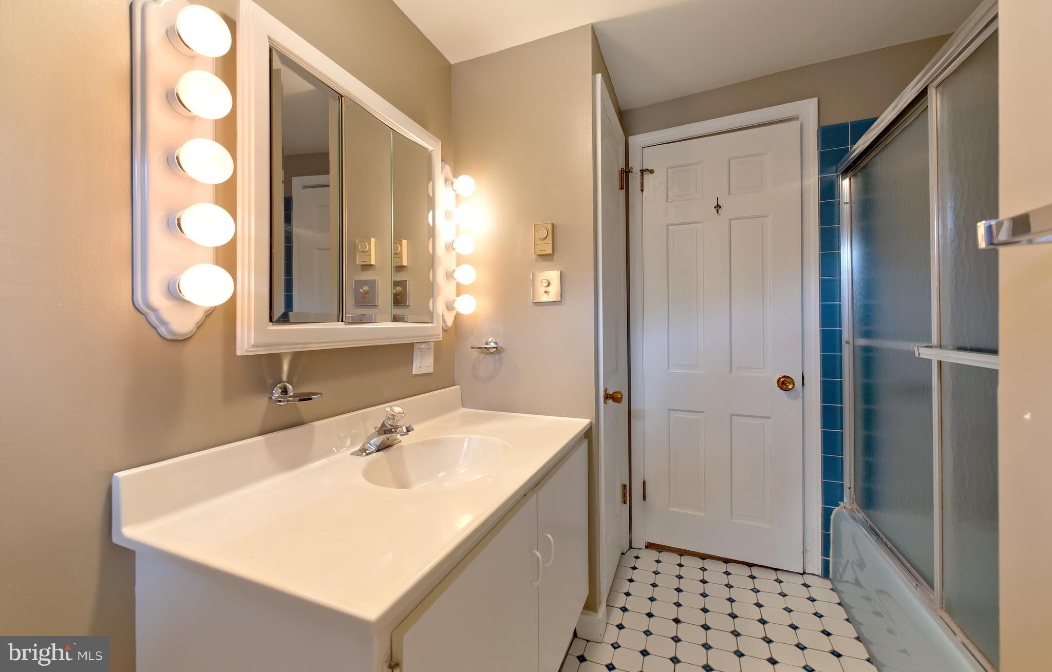 7724 Locust Valley Road Coopersburg, PA 18036 - Photo 32 of 43 Family bathroom - 2nd floor