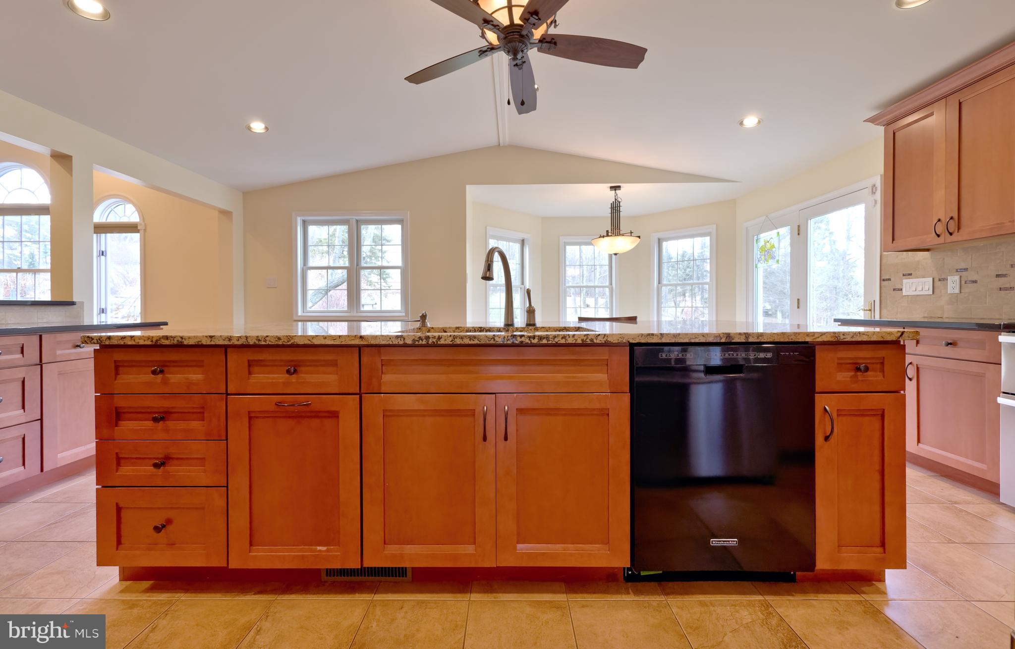 7724 Locust Valley Road Coopersburg, PA 18036 - Photo 7 of 43 Oversize kitchen island