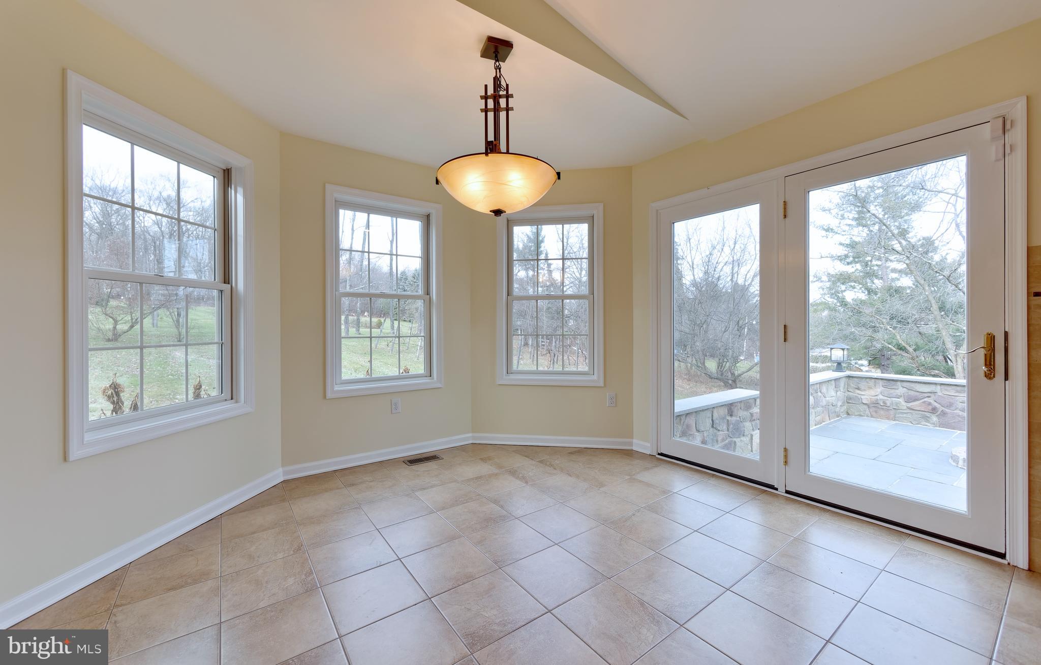7724 Locust Valley Road Coopersburg, PA 18036 - Photo 8 of 43 Breakfast nook