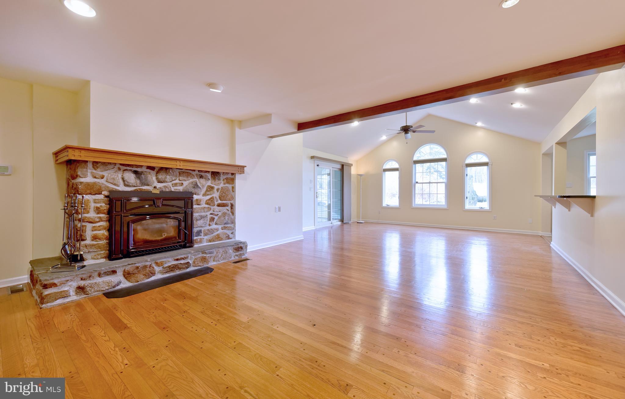 7724 Locust Valley Road Coopersburg, PA 18036 - Photo 9 of 43 Family room