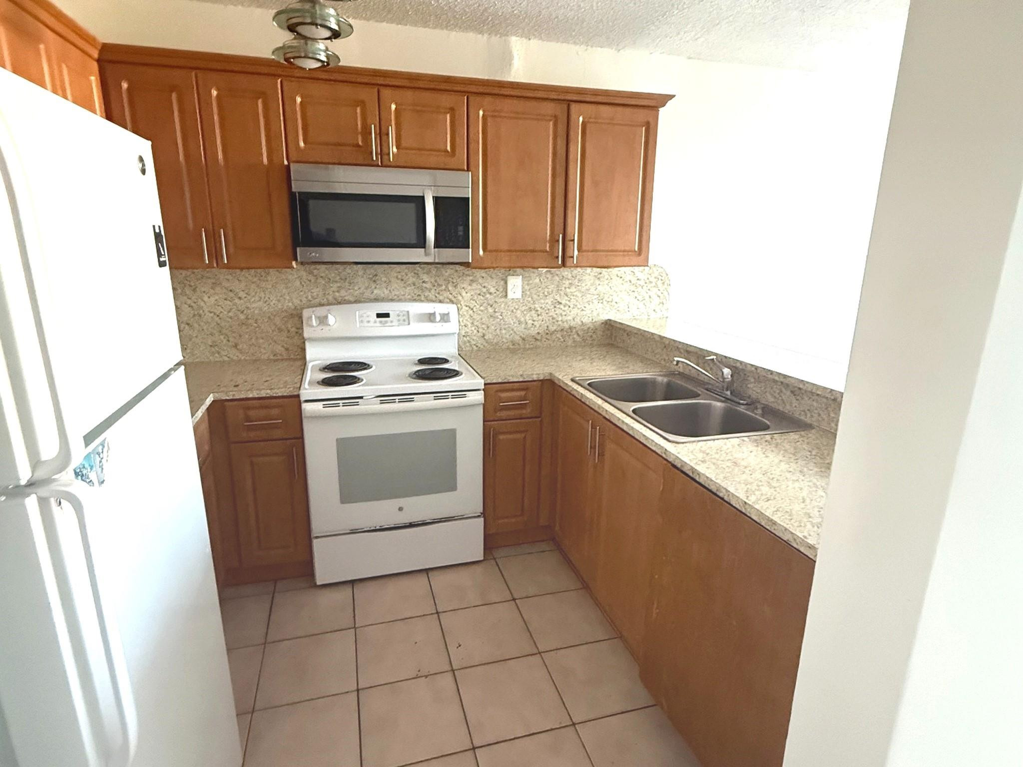 8075 Northwest 7th Street, Unit 402 Miami, FL 33126 - Photo 3 of 18 Photo 3